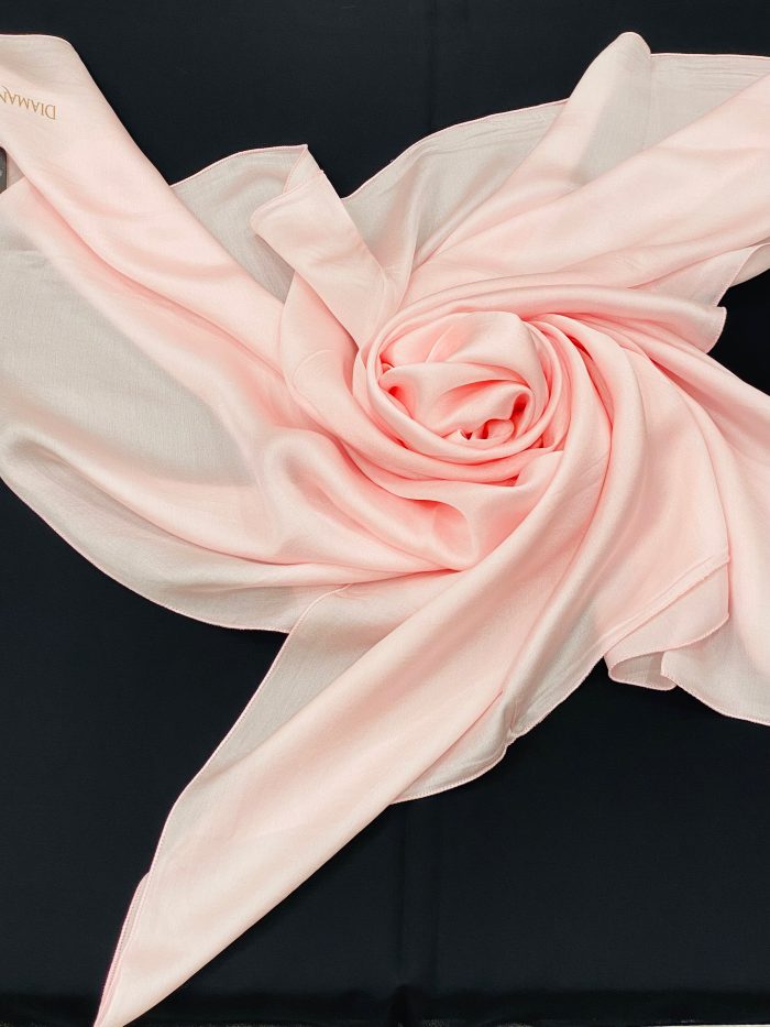 Foulard imprimé satin, Foulard satin, Foulard satin hijab, Foulard matière satiné, Foulardsatin, diamantine, châle crêpe uni, châle satin imprimé, châle soie imprimé, châle crêpe imprimé, hijab, hijabi, foulard 100% SOIE