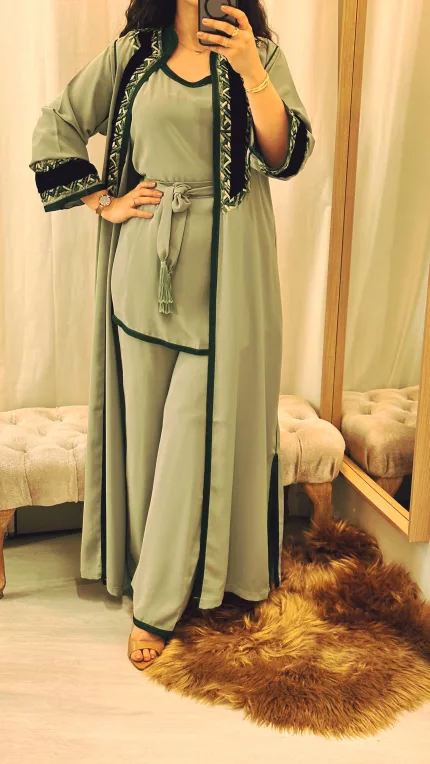 SAPHIR CAFTAN,jabador femme, veste femme, jabador femme, tunique diamantine, DIAMANTINE, DJELLABA femme , COMBINAISON FEMME, Gandoura femme,gandoura diamantine, diamantine, diamantine lyon, boutique diamantine lyon, TENUE femme BELDI, kmiss,kaftan, caftan, djellaba, beldi, ramadan, TUNIQUE FEMME, CAP FEMM