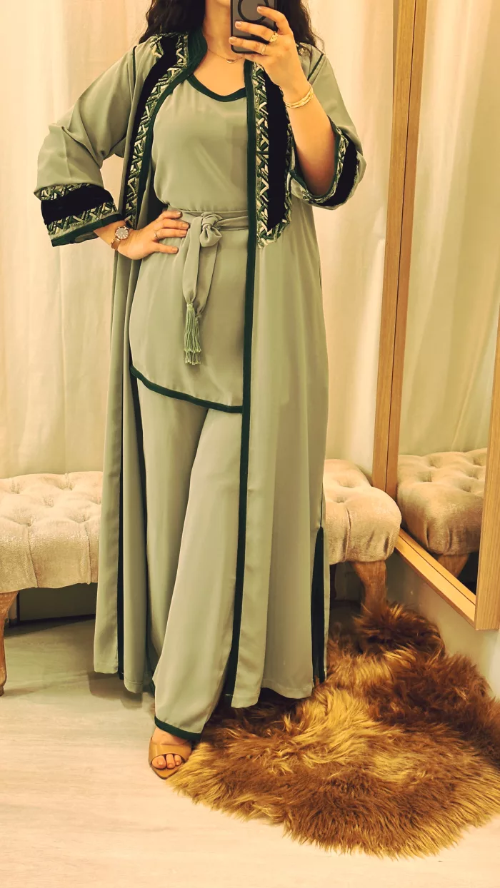 SAPHIR CAFTAN,jabador femme, veste femme, jabador femme, tunique diamantine, DIAMANTINE, DJELLABA femme , COMBINAISON FEMME, Gandoura femme,gandoura diamantine, diamantine, diamantine lyon, boutique diamantine lyon, TENUE femme BELDI, kmiss,kaftan, caftan, djellaba, beldi, ramadan, TUNIQUE FEMME, CAP FEMM