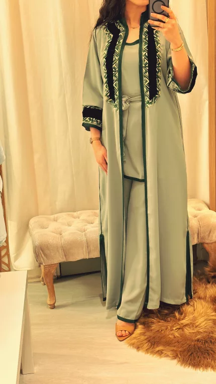 SAPHIR CAFTAN,jabador femme, veste femme, jabador femme, tunique diamantine, DIAMANTINE, DJELLABA femme , COMBINAISON FEMME, Gandoura femme,gandoura diamantine, diamantine, diamantine lyon, boutique diamantine lyon, TENUE femme BELDI, kmiss,kaftan, caftan, djellaba, beldi, ramadan, TUNIQUE FEMME, CAP FEMM