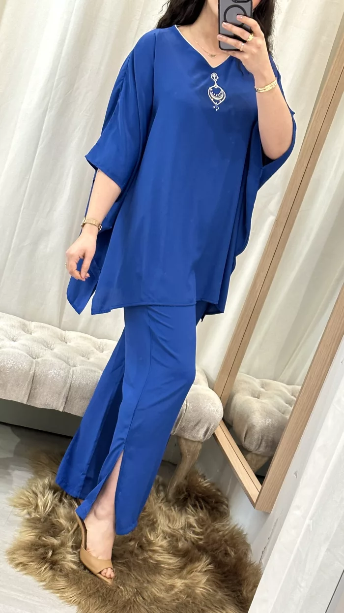 SAPHIR CAFTAN,jabador femme, veste femme, jabador femme, tunique diamantine, DIAMANTINE, DJELLABA femme , COMBINAISON FEMME, Gandoura femme,gandoura diamantine, diamantine, diamantine lyon, boutique diamantine lyon, TENUE femme BELDI, kmiss,kaftan, caftan, djellaba, beldi, ramadan, TUNIQUE FEMME, CAP FEMME