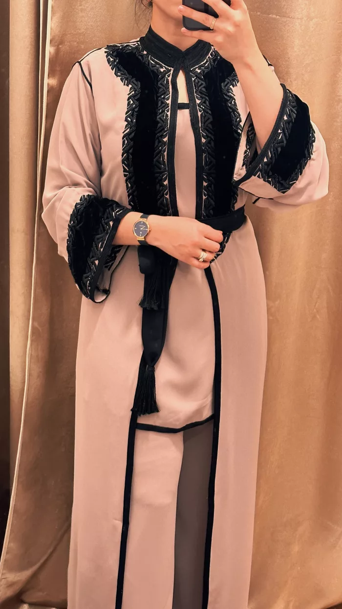 SAPHIR CAFTAN,jabador femme, veste femme, jabador femme, tunique diamantine, DIAMANTINE, DJELLABA femme , COMBINAISON FEMME, Gandoura femme,gandoura diamantine, diamantine, diamantine lyon, boutique diamantine lyon, TENUE femme BELDI, kmiss,kaftan, caftan, djellaba, beldi, ramadan, TUNIQUE FEMME, CAP FEMM