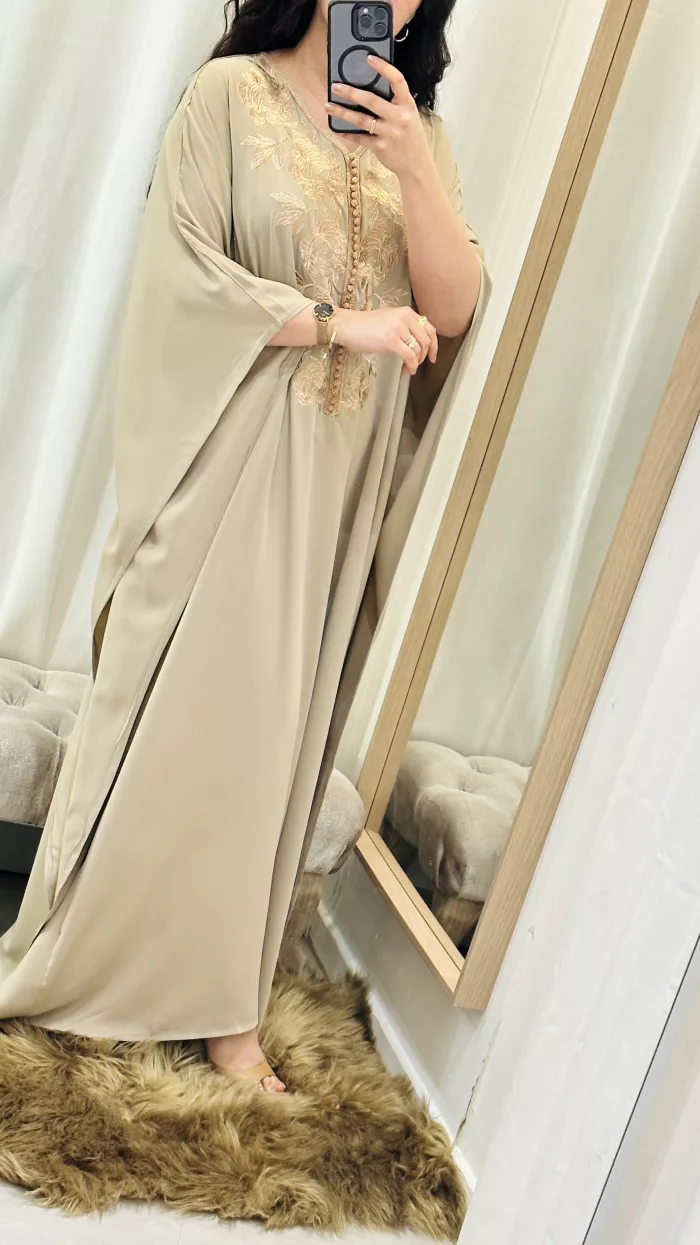 SAPHIR CAFTAN,jabador femme, GANDOURA FEMME, veste femme, jabador femme, tunique diamantine, DIAMANTINE, DJELLABA femme , COMBINAISON FEMME, Gandoura femme,gandoura diamantine, diamantine, diamantine lyon, boutique diamantine lyon, TENUE femme BELDI, kmiss,kaftan, caftan, djellaba, beldi, ramadan, TUNIQUE FEMME, CAP FEMM