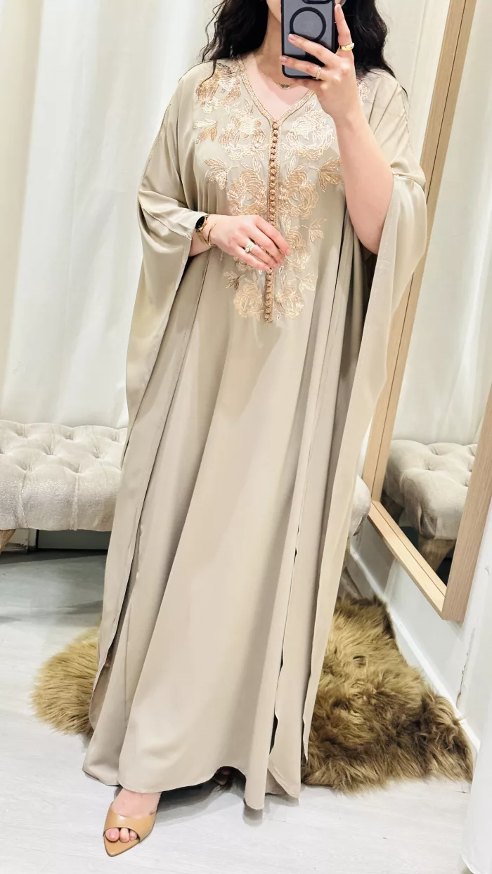 SAPHIR CAFTAN,jabador femme, GANDOURA FEMME, veste femme, jabador femme, tunique diamantine, DIAMANTINE, DJELLABA femme , COMBINAISON FEMME, Gandoura femme,gandoura diamantine, diamantine, diamantine lyon, boutique diamantine lyon, TENUE femme BELDI, kmiss,kaftan, caftan, djellaba, beldi, ramadan, TUNIQUE FEMME, CAP FEMM