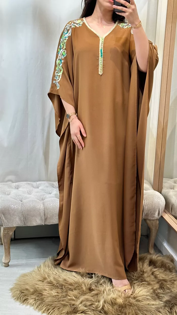 SAPHIR CAFTAN,jabador KAFTAN, CAFTAN, TAKCHITA, TEKCHITA, femme, veste femme, jabador femme, tunique diamantine, DIAMANTINE, DJELLABA femme , COMBINAISON FEMME, Gandoura femme,gandoura diamantine, diamantine, diamantine lyon, boutique diamantine lyon, TENUE femme BELDI, kmiss,kaftan, caftan, djellaba, beldi, ramadan, TUNIQUE FEMME, CAP FEMME, SAPHIR CAFTANE LYON