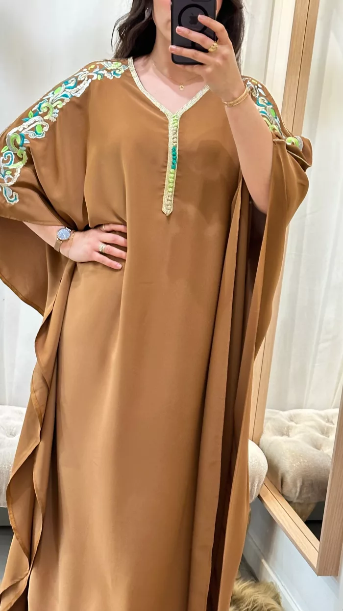 SAPHIR CAFTAN,jabador KAFTAN, CAFTAN, TAKCHITA, TEKCHITA, femme, veste femme, jabador femme, tunique diamantine, DIAMANTINE, DJELLABA femme , COMBINAISON FEMME, Gandoura femme,gandoura diamantine, diamantine, diamantine lyon, boutique diamantine lyon, TENUE femme BELDI, kmiss,kaftan, caftan, djellaba, beldi, ramadan, TUNIQUE FEMME, CAP FEMME, SAPHIR CAFTANE LYON