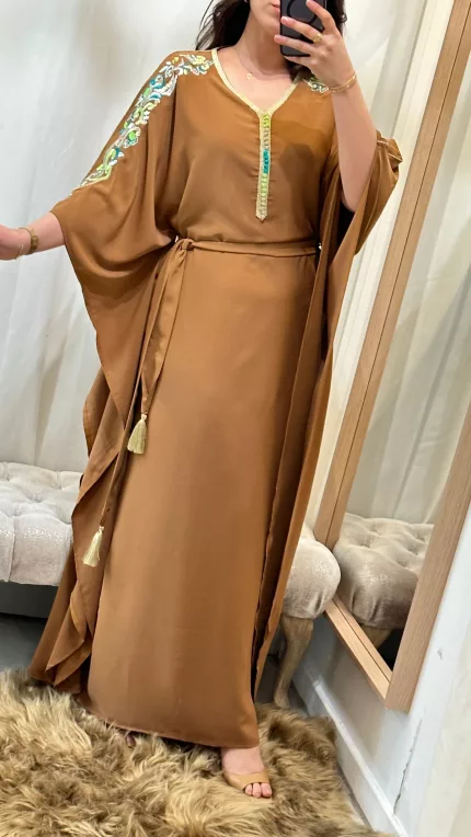 SAPHIR CAFTAN,jabador KAFTAN, CAFTAN, TAKCHITA, TEKCHITA, femme, veste femme, jabador femme, tunique diamantine, DIAMANTINE, DJELLABA femme , COMBINAISON FEMME, Gandoura femme,gandoura diamantine, diamantine, diamantine lyon, boutique diamantine lyon, TENUE femme BELDI, kmiss,kaftan, caftan, djellaba, beldi, ramadan, TUNIQUE FEMME, CAP FEMME, SAPHIR CAFTANE LYON