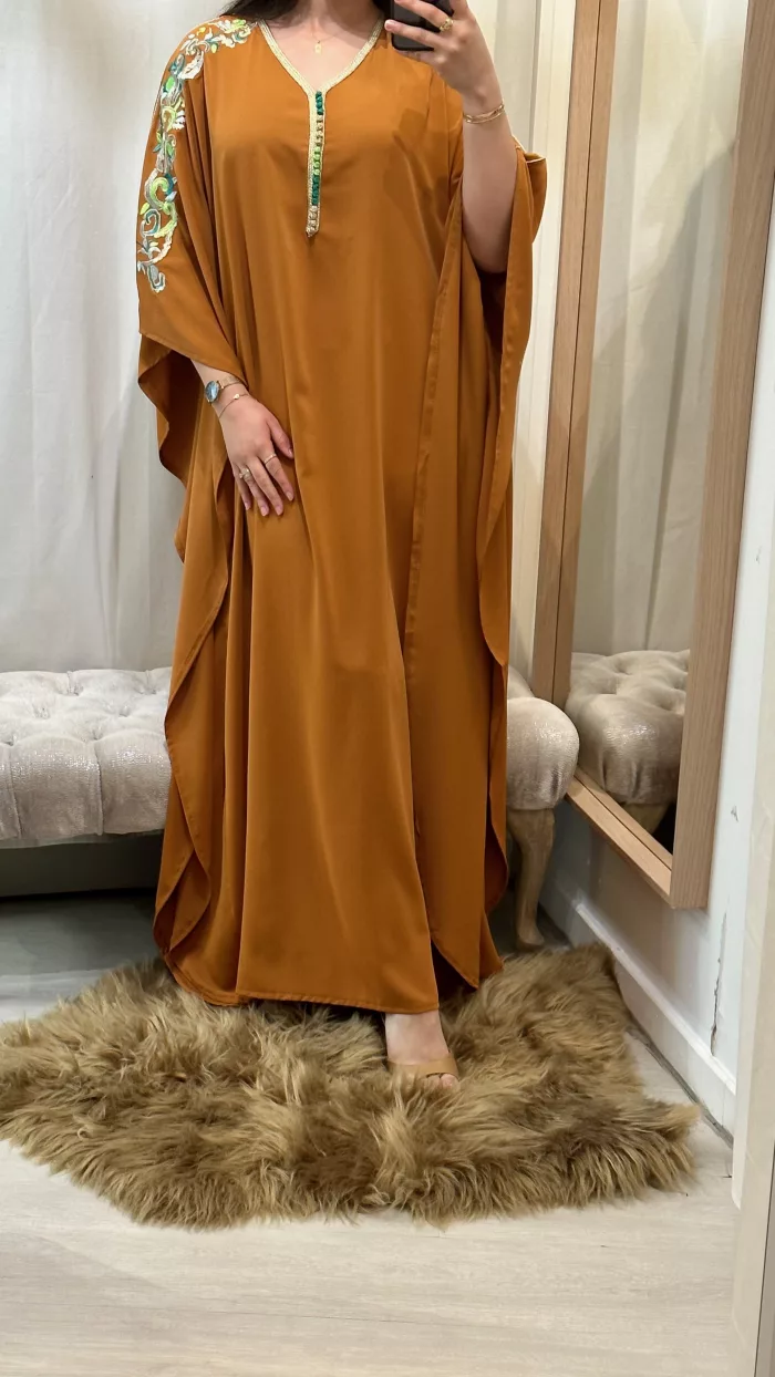 SAPHIR CAFTAN,jabador KAFTAN, CAFTAN, TAKCHITA, TEKCHITA, femme, veste femme, jabador femme, tunique diamantine, DIAMANTINE, DJELLABA femme , COMBINAISON FEMME, Gandoura femme,gandoura diamantine, diamantine, diamantine lyon, boutique diamantine lyon, TENUE femme BELDI, kmiss,kaftan, caftan, djellaba, beldi, ramadan, TUNIQUE FEMME, CAP FEMME, SAPHIR CAFTANE LYON