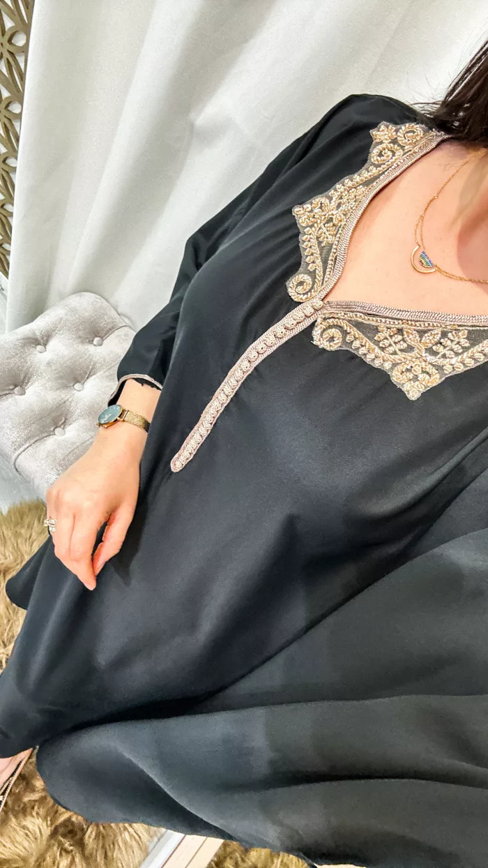 gandoura RANA SAPHIR CAFTAN,jabador KAFTAN, CAFTAN, TAKCHITA, TEKCHITA, femme, veste femme, jabador femme, tunique diamantine, DIAMANTINE, DJELLABA femme , COMBINAISON FEMME, Gandoura femme,gandoura diamantine, diamantine, diamantine lyon, boutique diamantine lyon, TENUE femme BELDI, kmiss,kaftan, caftan, djellaba, beldi, ramadan, TUNIQUE FEMME, CAP FEMME, SAPHIR CAFTANE LYON