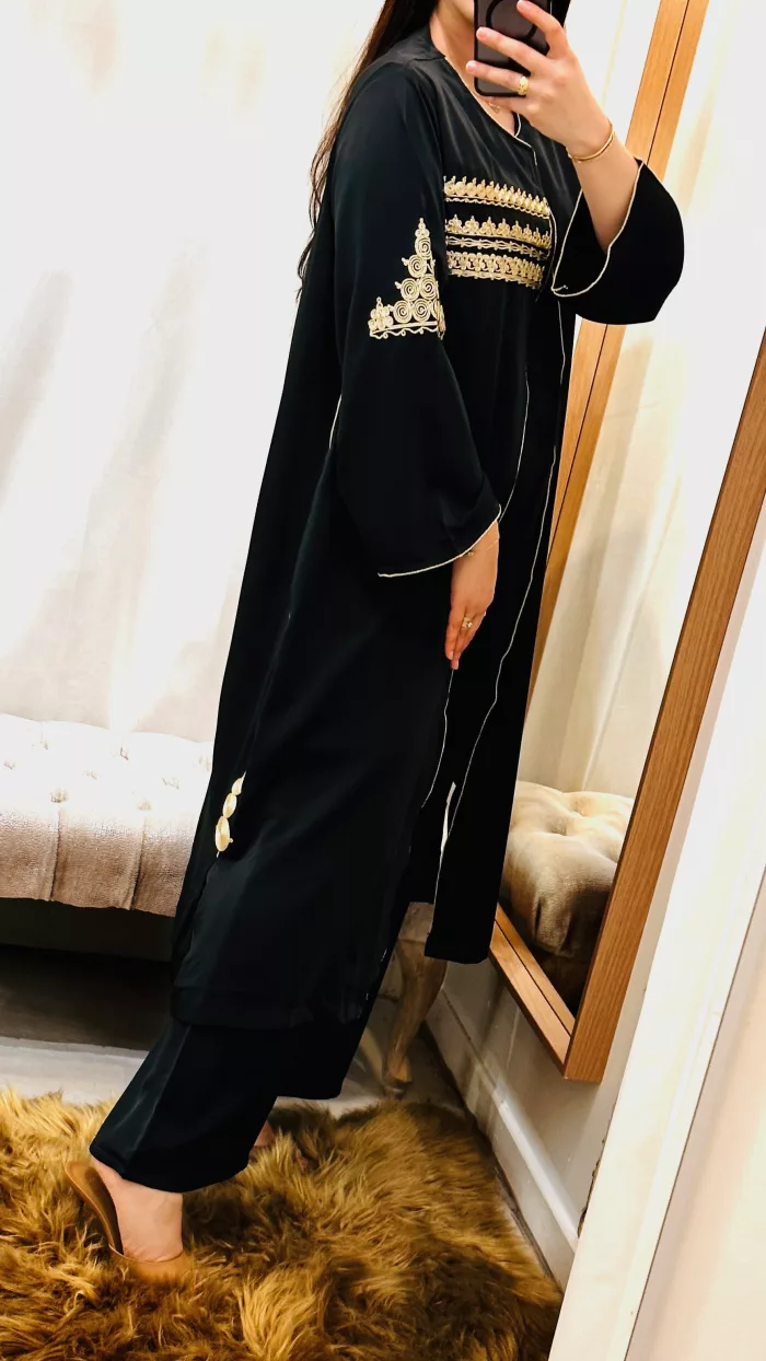 SAPHIR CAFTAN djellaba kmiss ,jabador KAFTAN, CAFTAN, TAKCHITA, TEKCHITA, femme, veste femme, jabador femme, tunique diamantine, DIAMANTINE, DJELLABA femme , COMBINAISON FEMME, Gandoura femme,gandoura diamantine, diamantine, diamantine lyon, boutique diamantine lyon, TENUE femme BELDI, kmiss,kaftan, caftan, djellaba, beldi, ramadan, TUNIQUE FEMME, CAP FEMME, SAPHIR CAFTANE LYON