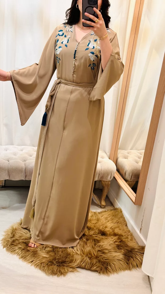 CAFTAN SOLENE SAPHIR CAFTAN, DIAMANTINE, DJELLABA FEMME , GANDOURA FEMME, KAFTAN FEMME, TRADITIONNEL, BELDI, BELDI FEMME, DIAMANTINE FRANCE, ZARA, ROBE LONGUE TRADITIONNELLE, ROBE LONGUE, MARIAGE, ROBE MARIAGE, ROBE MARIÉE, ROBE LONGUE TRADITIONNELLE,