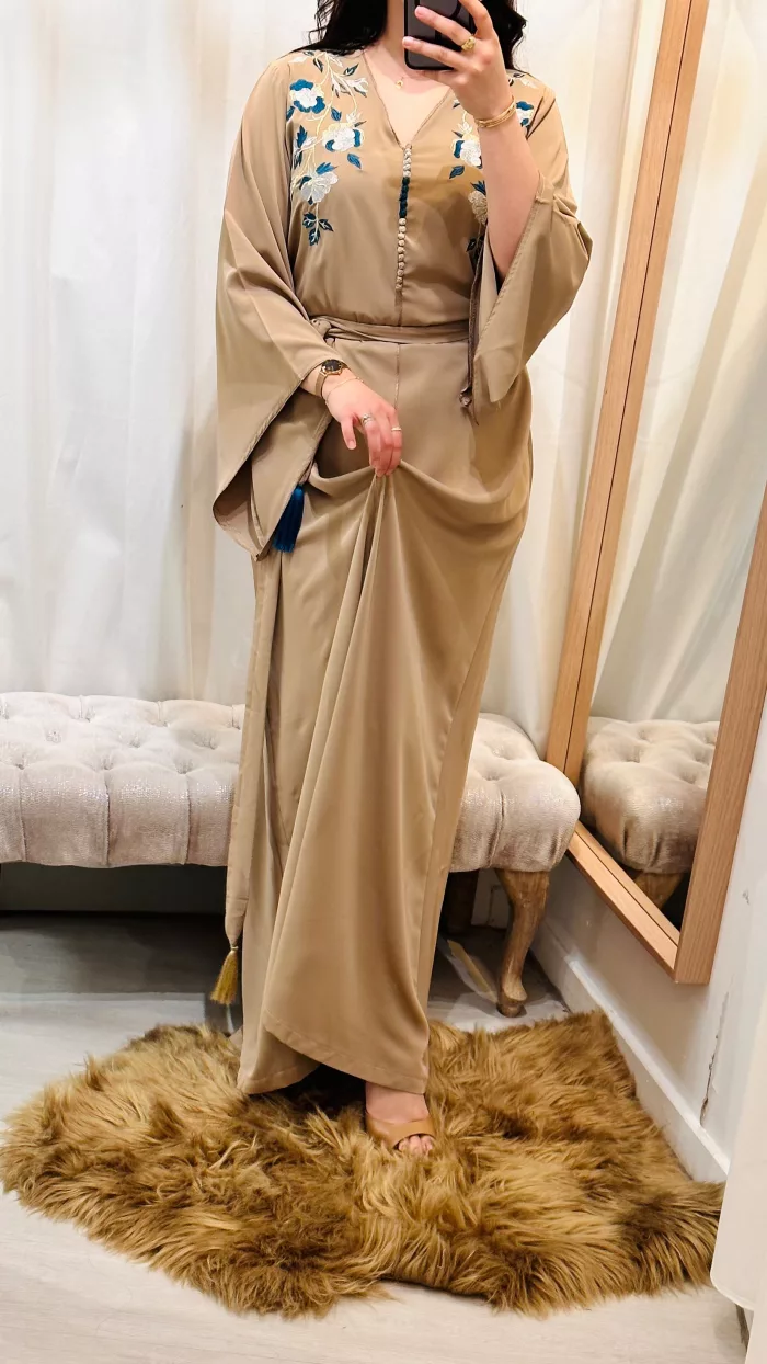 CAFTAN SOLENE SAPHIR CAFTAN, DIAMANTINE, DJELLABA FEMME , GANDOURA FEMME, KAFTAN FEMME, TRADITIONNEL, BELDI, BELDI FEMME, DIAMANTINE FRANCE, ZARA, ROBE LONGUE TRADITIONNELLE, ROBE LONGUE, MARIAGE, ROBE MARIAGE, ROBE MARIÉE, ROBE LONGUE TRADITIONNELLE,