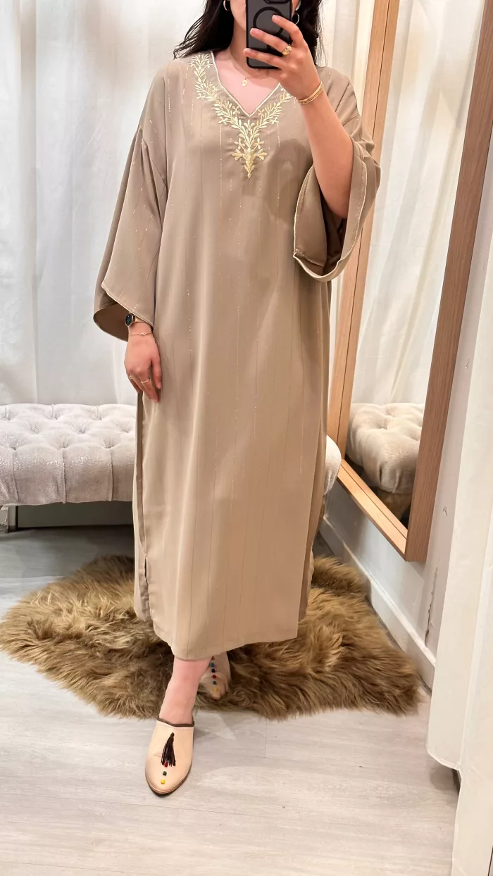 SAPHIR CAFTAN,jabador KAFTAN, CAFTAN, TAKCHITA, TEKCHITA, femme, veste femme, jabador femme, tunique diamantine, DIAMANTINE, DJELLABA femme , COMBINAISON FEMME, Gandoura femme,gandoura diamantine, diamantine, diamantine lyon, boutique diamantine lyon, TENUE femme BELDI, kmiss,kaftan, caftan, djellaba, beldi, ramadan, TUNIQUE FEMME, CAP FEMME, SAPHIR CAFTANE LYON