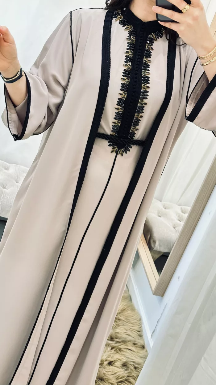 SAPHIR CAFTAN,jabador KAFTAN, CAFTAN, TAKCHITA, TEKCHITA, femme, veste femme, jabador femme, tunique diamantine, DIAMANTINE, DJELLABA femme , COMBINAISON FEMME, Gandoura femme,gandoura diamantine, diamantine, diamantine lyon, boutique diamantine lyon, TENUE femme BELDI, kmiss,kaftan, caftan, djellaba, beldi, ramadan, TUNIQUE FEMME, CAP FEMME, SAPHIR CAFTANE LYON