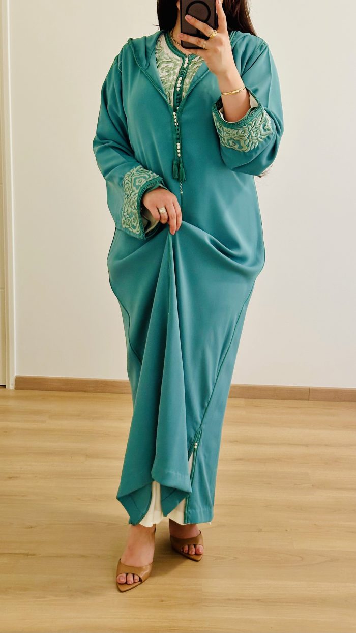 SAPHIR CAFTAN,DJELLABA KMISS DEUX Pièces jabador KAFTAN, CAFTAN, TAKCHITA, TEKCHITA, femme, veste femme, jabador femme, tunique diamantine, DIAMANTINE, DJELLABA femme , COMBINAISON FEMME, Gandoura femme,gandoura diamantine, diamantine, diamantine lyon, boutique diamantine lyon, TENUE femme BELDI, kmiss,kaftan, caftan, djellaba, beldi, ramadan, TUNIQUE FEMME, CAP FEMME, SAPHIR CAFTANE LYON