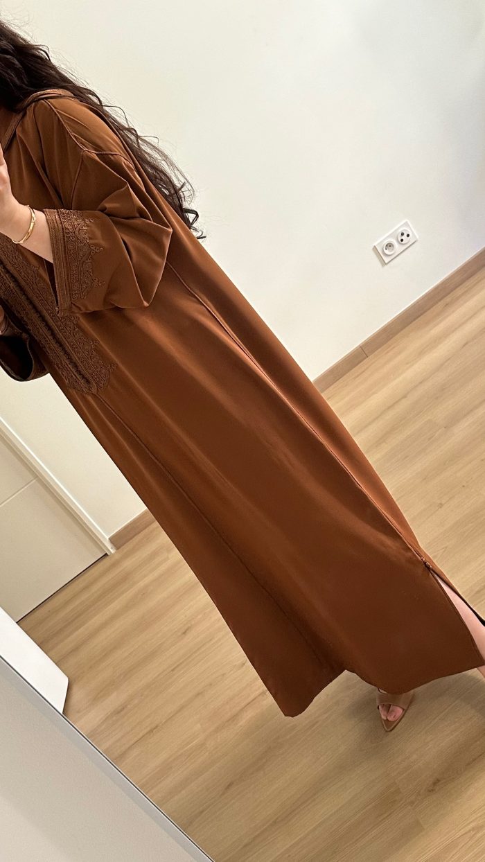 SAPHIR CAFTAN,DJELLABA KMISS DEUX Pièces jabador KAFTAN, CAFTAN, TAKCHITA, TEKCHITA, femme, veste femme, jabador femme, tunique diamantine, DIAMANTINE, DJELLABA femme , COMBINAISON FEMME, Gandoura femme,gandoura diamantine, diamantine, diamantine lyon, boutique diamantine lyon, TENUE femme BELDI, kmiss,kaftan, caftan, djellaba, beldi, ramadan, TUNIQUE FEMME, CAP FEMME, SAPHIR CAFTANE LYON