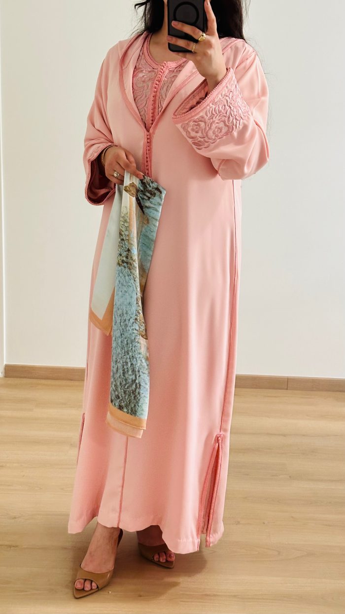 SAPHIR CAFTAN,DJELLABA KMISS DEUX Pièces jabador KAFTAN, CAFTAN, TAKCHITA, TEKCHITA, femme, veste femme, jabador femme, tunique diamantine, DIAMANTINE, DJELLABA femme , COMBINAISON FEMME, Gandoura femme,gandoura diamantine, diamantine, diamantine lyon, boutique diamantine lyon, TENUE femme BELDI, kmiss,kaftan, caftan, djellaba, beldi, ramadan, TUNIQUE FEMME, CAP FEMME, SAPHIR CAFTANE LYON