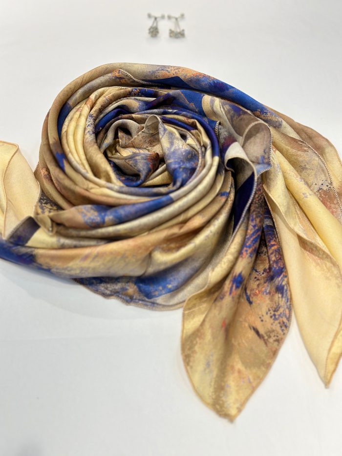 FOULARD 100% SOIE, saphir caftan, châle, châle fibre de soie, digispun,diamantine, hijab, diamantine france, châle uni, châle crêpe uni, châle soie uni, châle soie imprimé, châle crêpe imprimé, hijab, hijabi