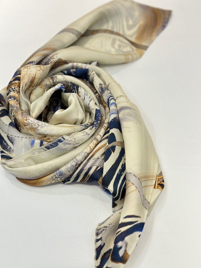 FOULARD 100% SOIE, saphir caftan, châle, châle fibre de soie, digispun,diamantine, hijab, diamantine france, châle uni, châle crêpe uni, châle soie uni, châle soie imprimé, châle crêpe imprimé, hijab, hijabi