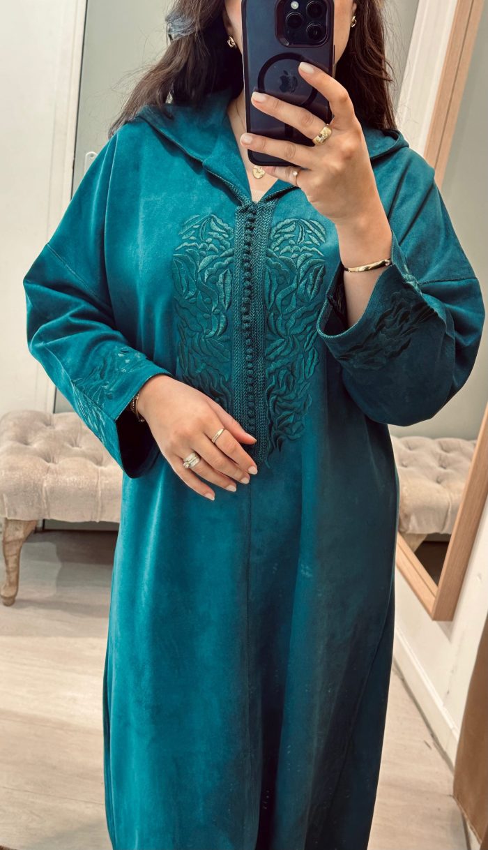 SAPHIR CAFTAN,DJELLABA KMISS DEUX Pièces jabador KAFTAN, CAFTAN, TAKCHITA, TEKCHITA, femme, veste femme, jabador femme, tunique diamantine, DIAMANTINE, DJELLABA femme , COMBINAISON FEMME, Gandoura femme,gandoura diamantine, diamantine, diamantine lyon, boutique diamantine lyon, TENUE femme BELDI, kmiss,kaftan, caftan, djellaba, beldi, ramadan, TUNIQUE FEMME, CAP FEMME, SAPHIR CAFTANE LYON