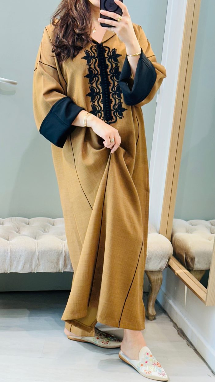 SAPHIR CAFTAN,DJELLABA KMISS DEUX Pièces jabador KAFTAN, CAFTAN, TAKCHITA, TEKCHITA, femme, veste femme, jabador femme, tunique diamantine, DIAMANTINE, DJELLABA femme , COMBINAISON FEMME, Gandoura femme,gandoura diamantine, diamantine, diamantine lyon, boutique diamantine lyon, TENUE femme BELDI, kmiss,kaftan, caftan, djellaba, beldi, ramadan, TUNIQUE FEMME, CAP FEMME, SAPHIR CAFTANE LYON