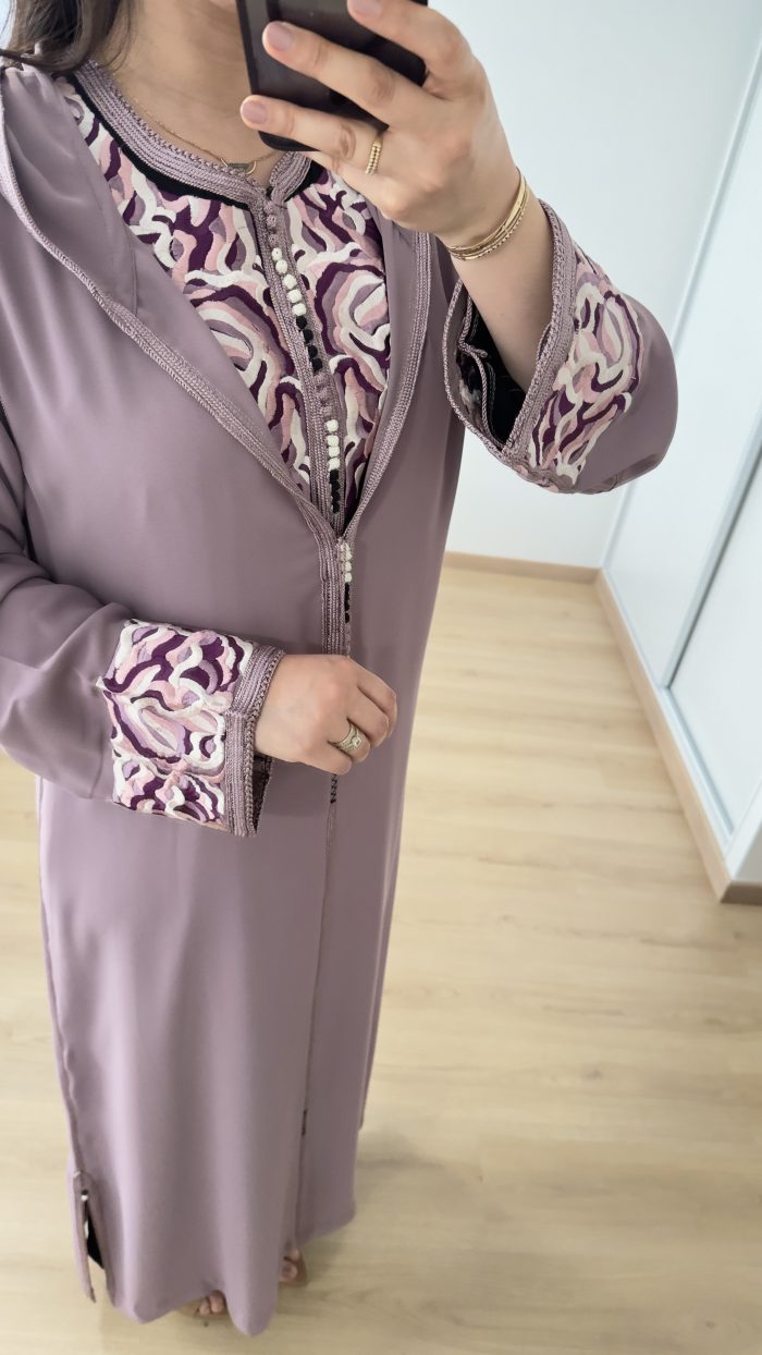 SAPHIR CAFTAN,DJELLABA KMISS DEUX Pièces jabador KAFTAN, CAFTAN, TAKCHITA, TEKCHITA, femme, veste femme, jabador femme, tunique diamantine, DIAMANTINE, DJELLABA femme , COMBINAISON FEMME, Gandoura femme,gandoura diamantine, diamantine, diamantine lyon, boutique diamantine lyon, TENUE femme BELDI, kmiss,kaftan, caftan, djellaba, beldi, ramadan, TUNIQUE FEMME, CAP FEMME, SAPHIR CAFTANE LYON