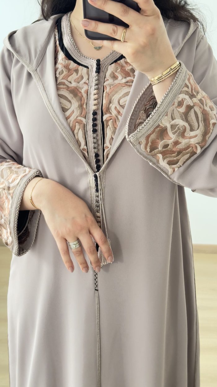 SAPHIR CAFTAN,DJELLABA KMISS DEUX Pièces jabador KAFTAN, CAFTAN, TAKCHITA, TEKCHITA, femme, veste femme, jabador femme, tunique diamantine, DIAMANTINE, DJELLABA femme , COMBINAISON FEMME, Gandoura femme,gandoura diamantine, diamantine, diamantine lyon, boutique diamantine lyon, TENUE femme BELDI, kmiss,kaftan, caftan, djellaba, beldi, ramadan, TUNIQUE FEMME, CAP FEMME, SAPHIR CAFTANE LYON