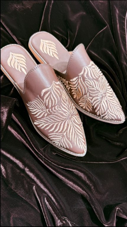 BABOUCHES FEMME EN CUIR COULEUR marron AVEC BRODERIES BRONZE