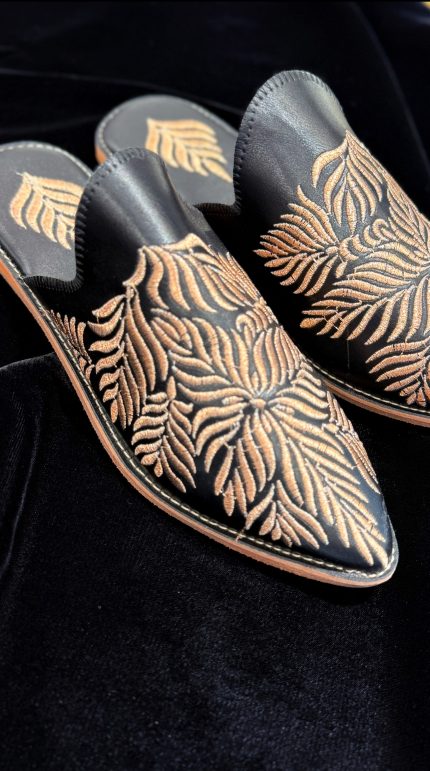 BABOUCHES FEMME EN CUIR COULEUR NOIR AVEC BRODERIES BRONZE